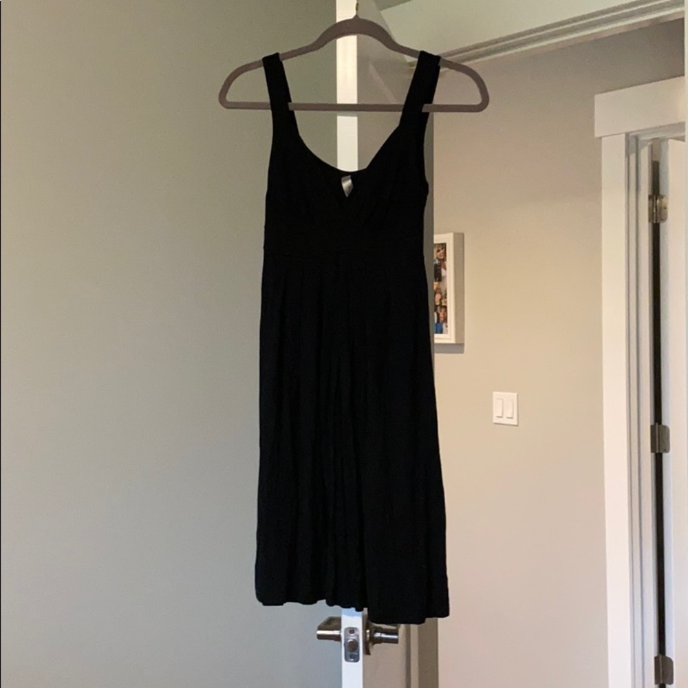 Black v neck dress